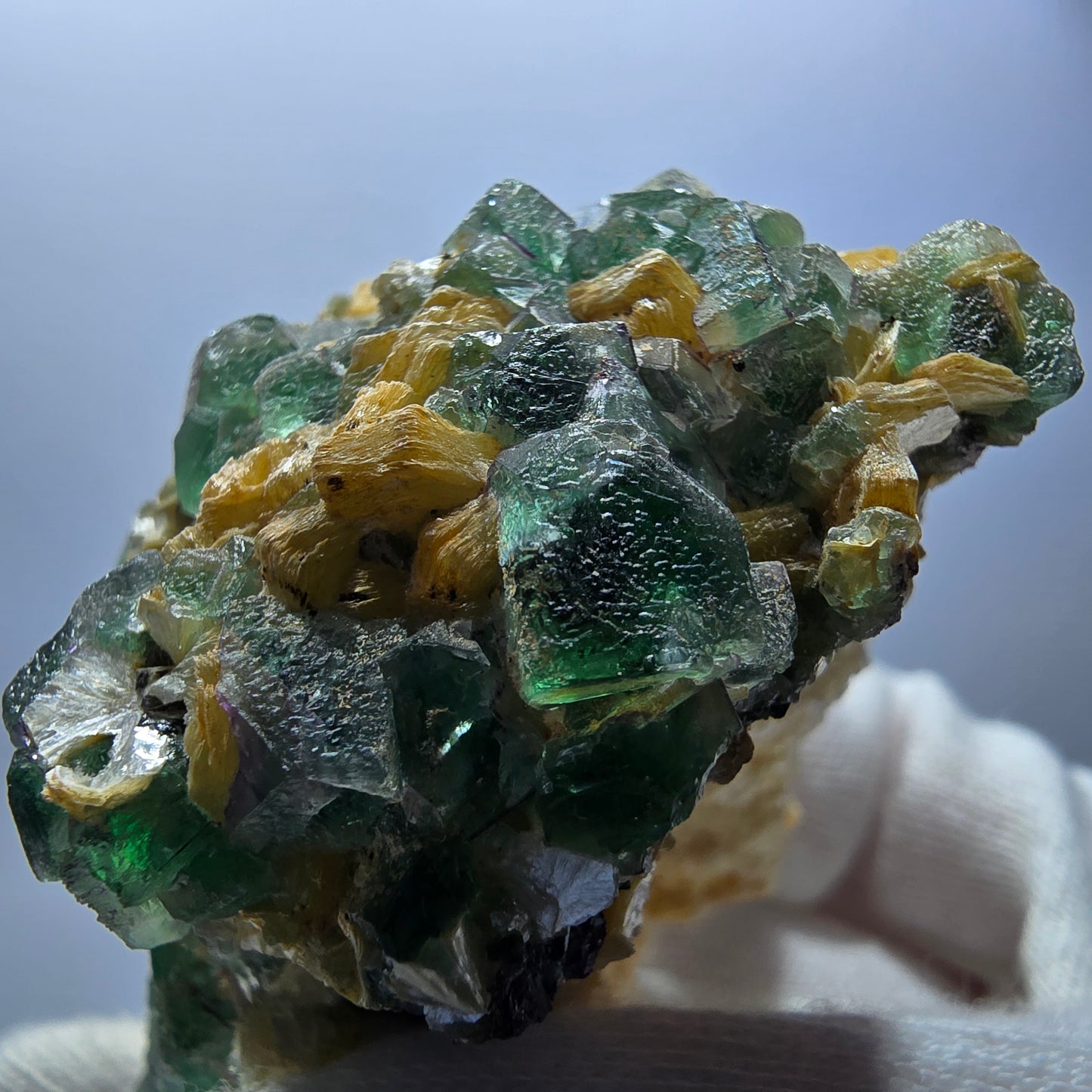 Cube de fluorite fantôme zonal, spécimen de muscovite, Erongo, Namibie, 75 x 49 x 41 mm 