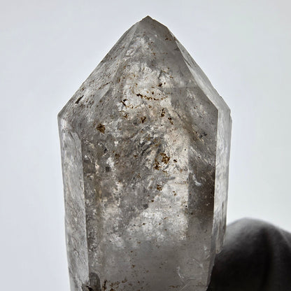 Sceptre DT en quartz fumé squelette Enhydro, poche Valentine en calcite UV, Namibie 105 x 34 x 23 mm 