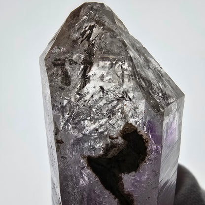 Sceptre DT en améthyste squelette Enhydro, poche de calcite Valentine Goboboseb Namibie 100 x 36 x 30 mm 