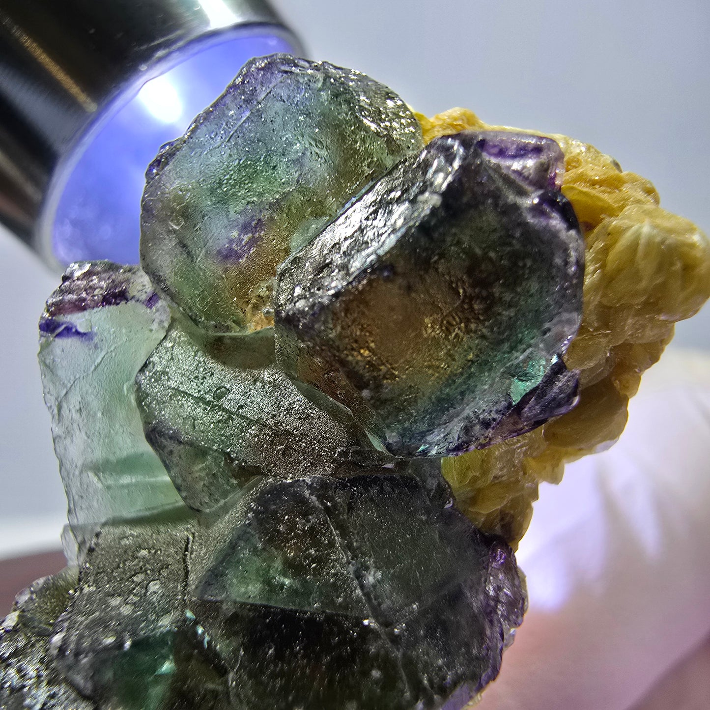 Cube de fluorite fantôme, zonal, spécimen de muscovite, Erongo, Namibie, 38 x 21 x 19 mm 