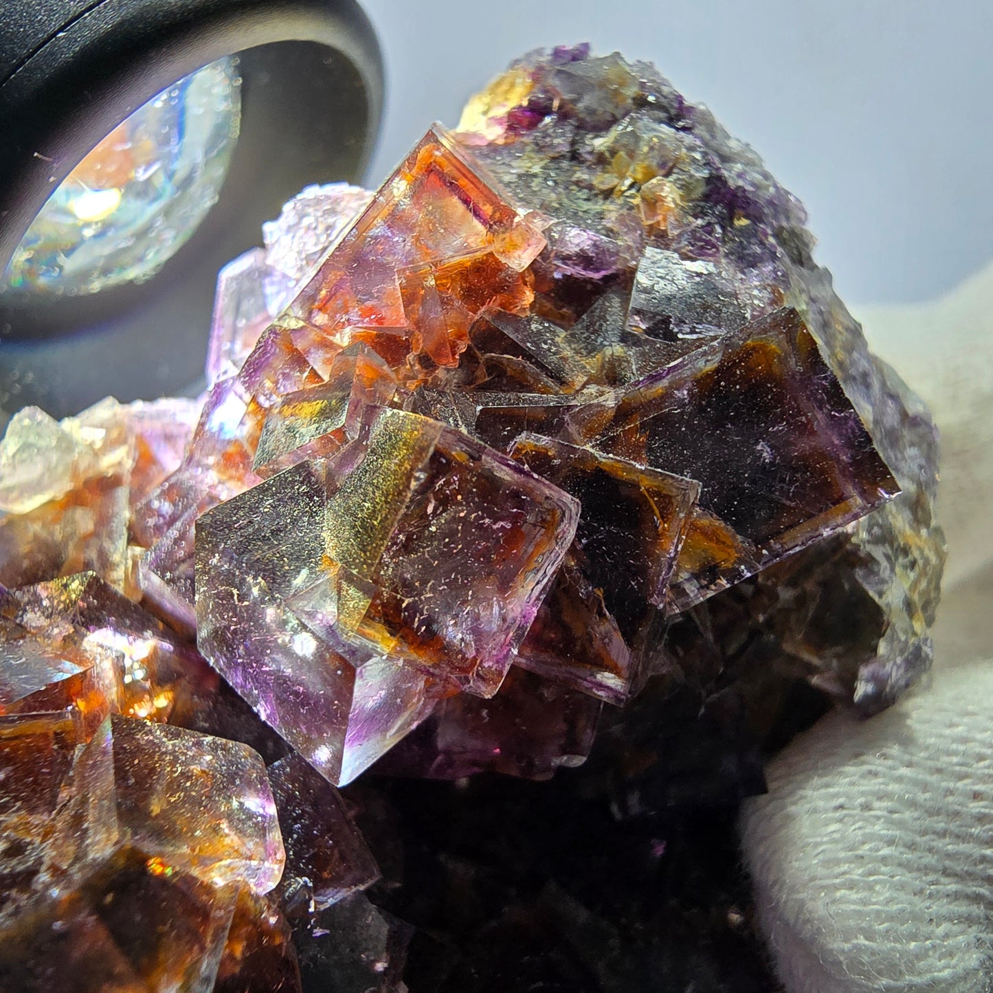 Rare spécimen de cube de fluorite fantôme, violet jaune Okorusu Namibie 63*59*34mm 