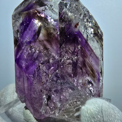Großer Phantom Amethyst mit Hämatit Streep Mine, Goboboseb, Namibia 63*44*33mm