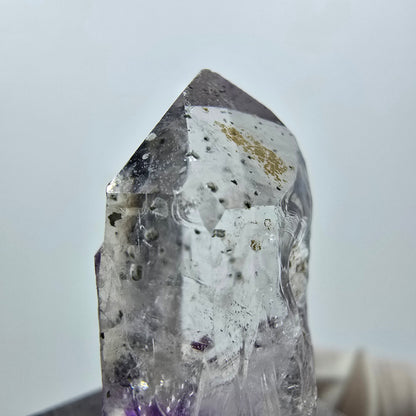 Améthyste fantôme avec hématite, mine Streep, Goboboseb, Namibie, 27 x 13 x 10 mm 