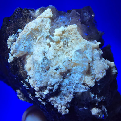 Améthyste Fantôme Harlequin, calcite UV sur matrice Valentine Pocket Gobob. Namibie 78 x 65 x 46 mm 