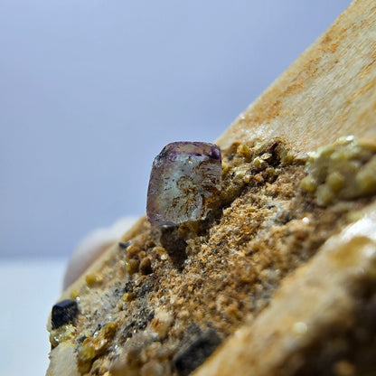 Cubes rares de fluorite, orthoclase, tourmaline schorl, Erongo, Namibie, 41*22*14 mm 