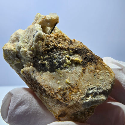 Rare spécimen d'orthose, de tourmaline schorl et de fluorite d'Erongo, Namibie, 46 x 26 x 17 mm 