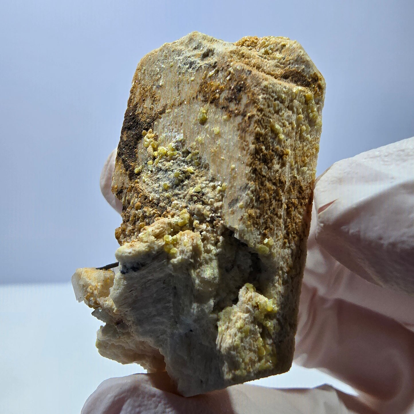 Rare spécimen d'orthose, de tourmaline schorl et de fluorite d'Erongo, Namibie, 46 x 26 x 17 mm 