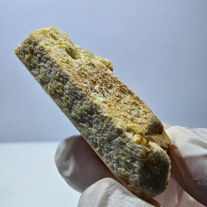 Rare spécimen d'orthose, de tourmaline schorl et de fluorite d'Erongo, Namibie, 46 x 26 x 17 mm 