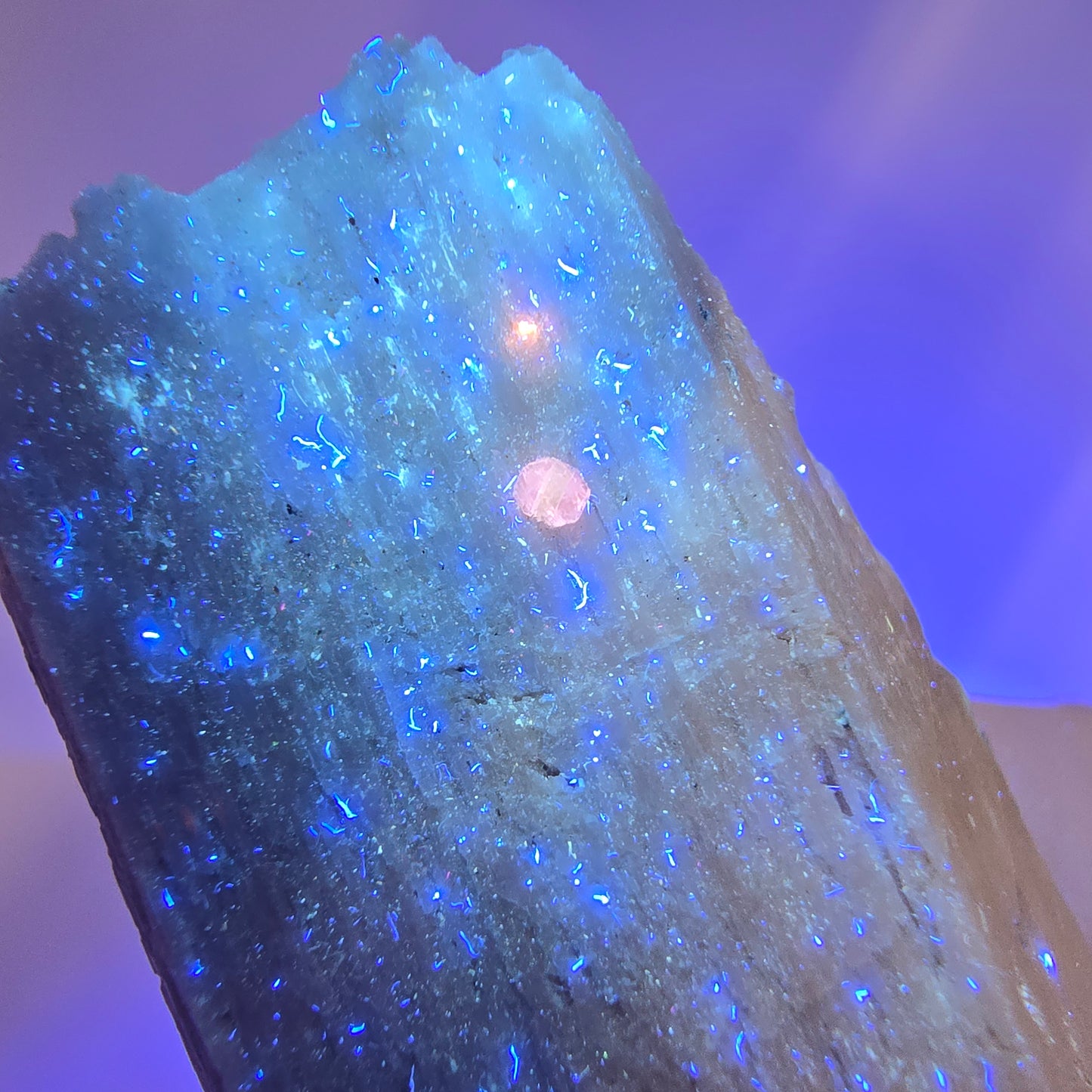 Spécimen rare d'opale hyalite, d'orthose et de tourmaline schorl provenant d'Erongo, en Namibie, 56*26*17 mm 