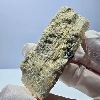 Spécimen rare d'opale hyalite, d'orthose et de tourmaline schorl provenant d'Erongo, en Namibie, 56*26*17 mm 