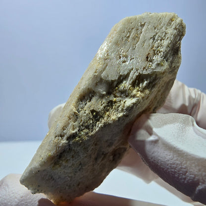 Spécimen rare d'opale hyalite, d'orthose et de tourmaline schorl provenant d'Erongo, en Namibie, 56*26*17 mm 