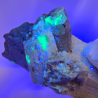 Orthoklas, Aquamarin, Hyalit Opal, Rauchquarz, Schörl Turmalin Erongo, Namibia 49*32*25mm