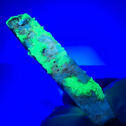 Opale hyalite rare, spécimen d'orthose (minéral UV) Erongo, Namibie 51*9*9mm 