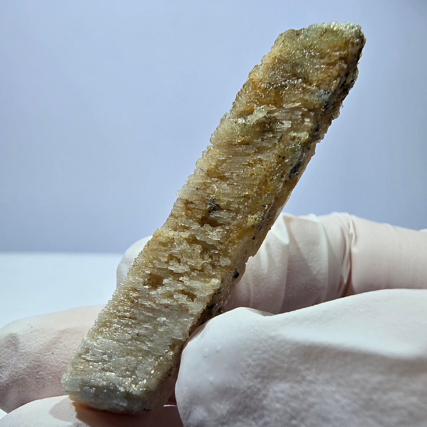 Opale hyalite rare, spécimen d'orthose (minéral UV) Erongo, Namibie 51*9*9mm 