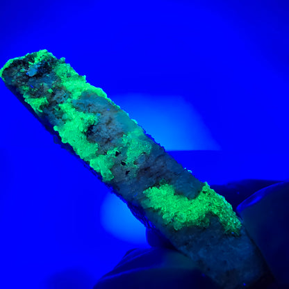 Opale hyalite rare, spécimen d'orthose (minéral UV) Erongo, Namibie 51*9*9mm 