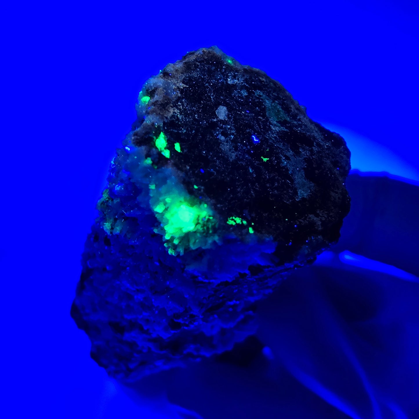 Spécimen rare de tourmaline schorl, hyalite, orthose et muscovite, Erongo, Namibie, 60 x 35 x 35 mm