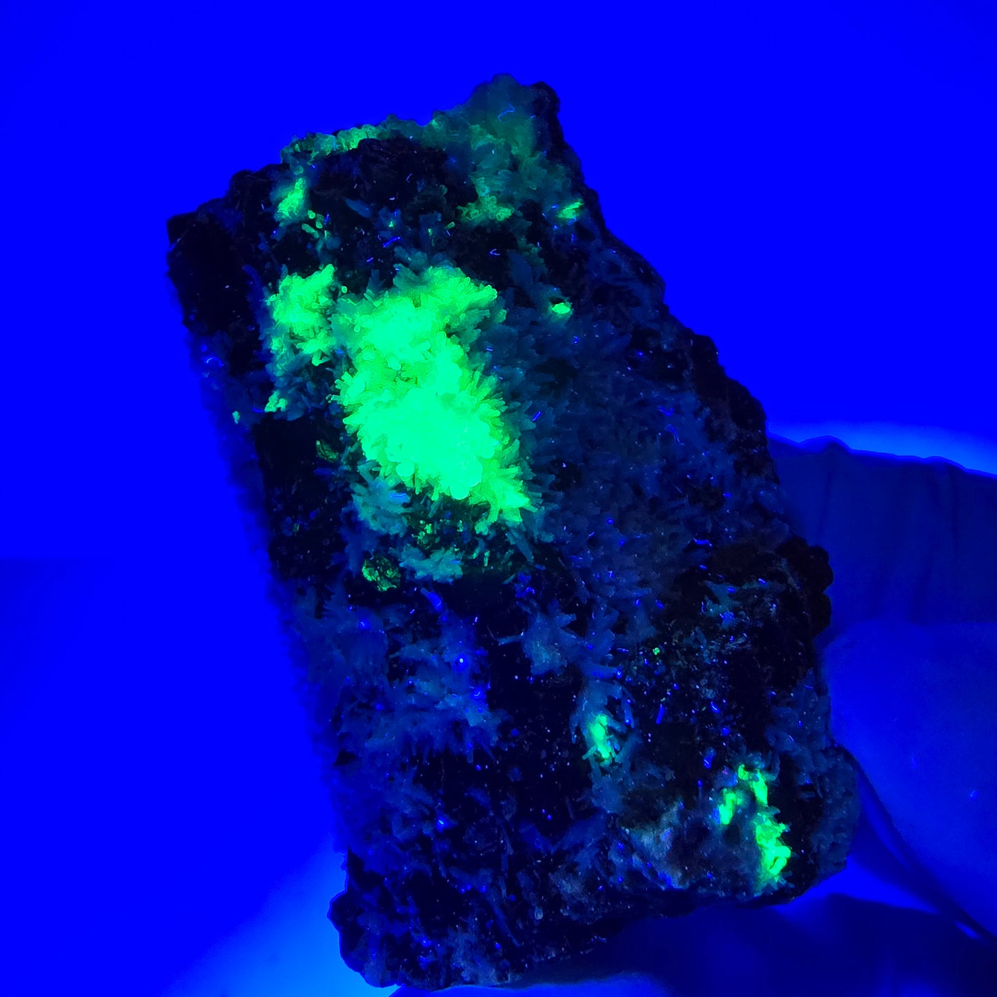 Spécimen rare de tourmaline schorl, hyalite, orthose et muscovite, Erongo, Namibie, 66 x 38 x 32 mm 