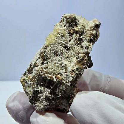 Spécimen rare de tourmaline schorl, hyalite, orthose et muscovite, Erongo, Namibie, 66 x 38 x 32 mm 