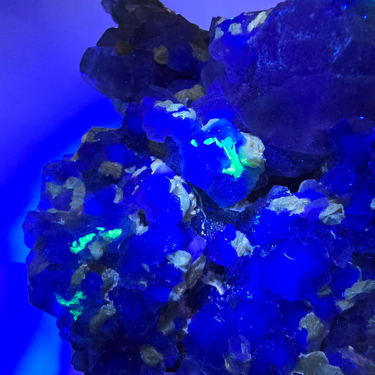 Spécimen d'opale cubique hexagonale en fluorite fantôme, muscovite et hyalite, Erongo, Namibie, 122 x 74 x 58 mm 