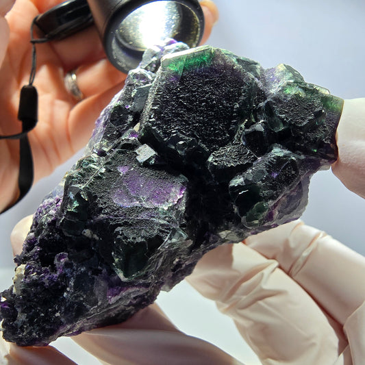 Grand spécimen de fluorite fantôme en forme de cube octaédrique, vert-violet, Okorusu, Namibie, 85 x 55 x 49 mm 