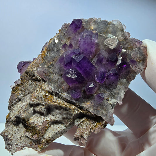 Große Phantom Amethyst mit rotem Hämatit auf Matrix Stufe Goboboseb, Namibia 91*66*35mm