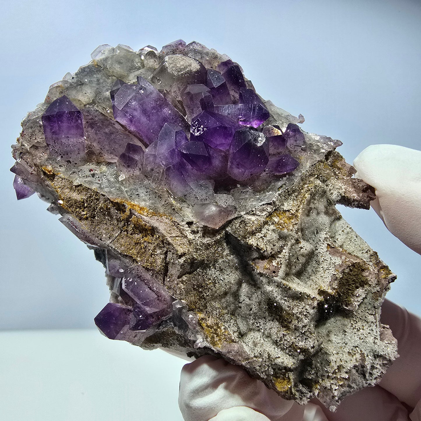 Große Phantom Amethyst mit rotem Hämatit auf Matrix Stufe Goboboseb, Namibia 91*66*35mm