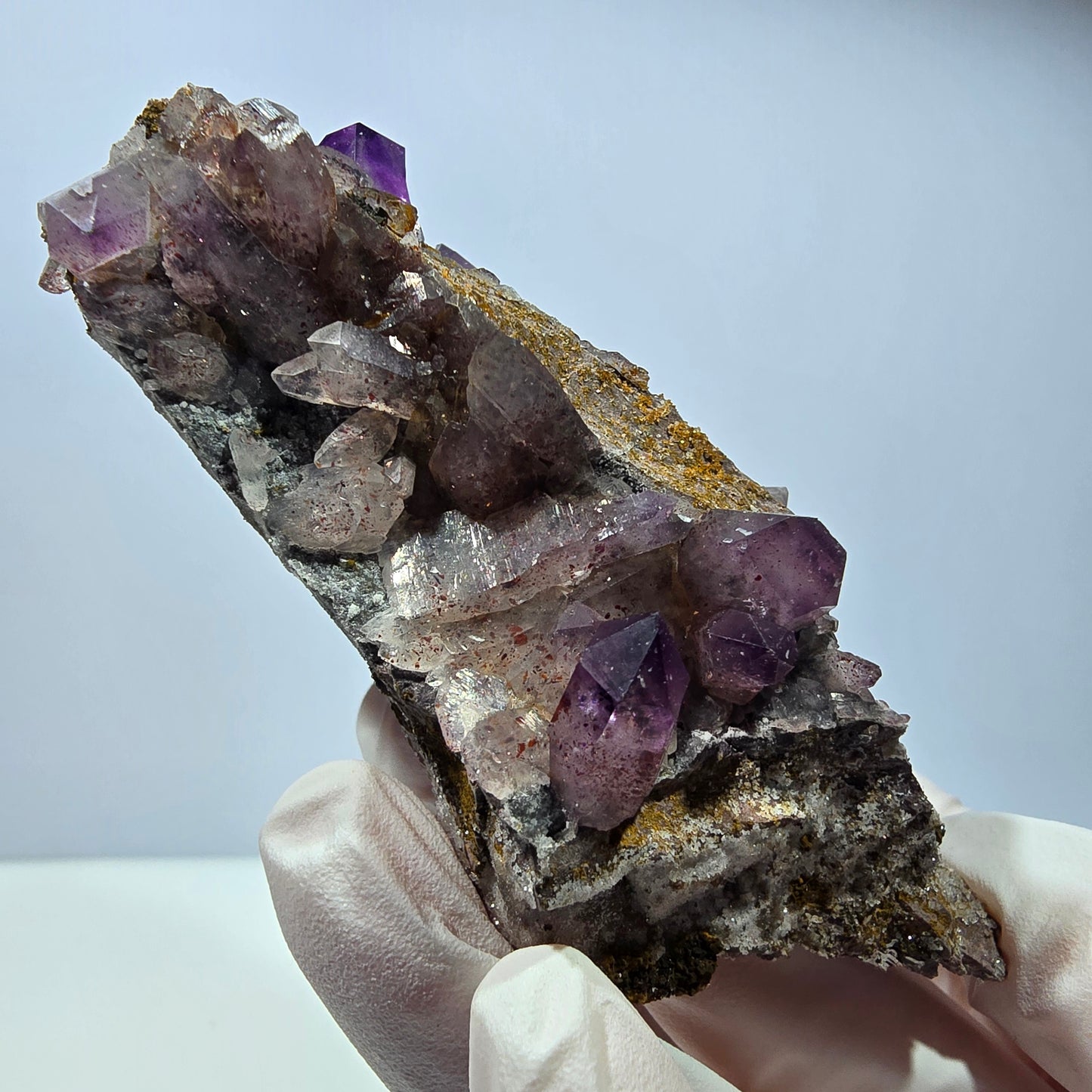 Große Phantom Amethyst mit rotem Hämatit auf Matrix Stufe Goboboseb, Namibia 91*66*35mm