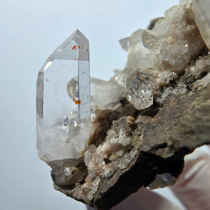 Klare Phantom Rauchquarz, Hämatit auf Matrix Stufe Goboboseb, Namibia 66*57*26mm