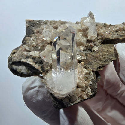 Klare Phantom Rauchquarz, Hämatit auf Matrix Stufe Goboboseb, Namibia 66*57*26mm