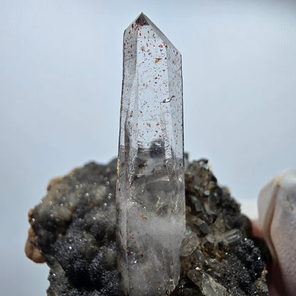 Klare Phantom Rauchquarz, Hämatit auf Matrix Stufe Goboboseb, Namibia 49*38*39mm