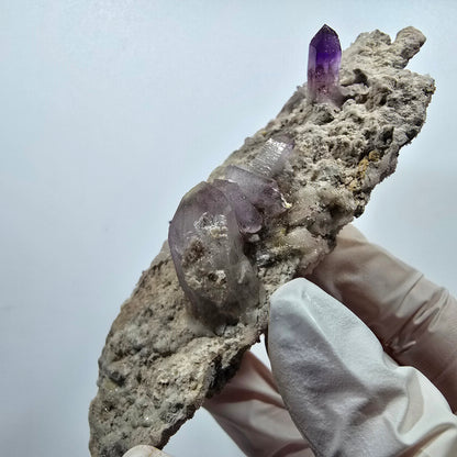 Große Phantom Amethyst mit rotem Hämatit auf Matrix Stufe Goboboseb, Namibia 106*43*29mm