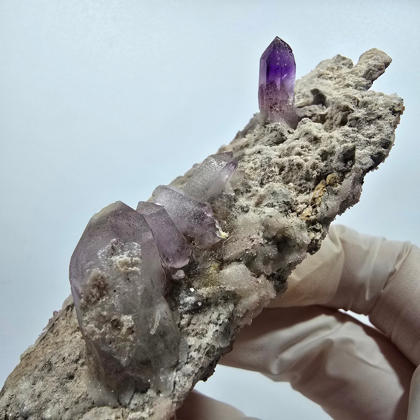 Große Phantom Amethyst mit rotem Hämatit auf Matrix Stufe Goboboseb, Namibia 106*43*29mm