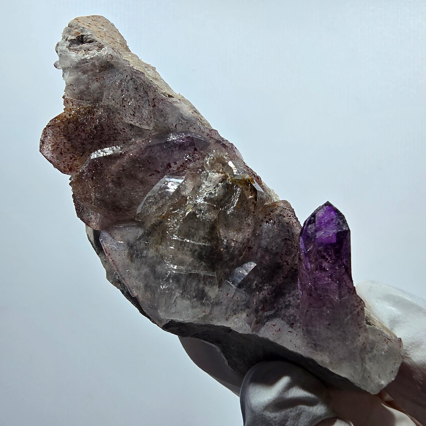 Seltene Phantom Amethyst mit rotem Hämatit auf Matrix Stufe Goboboseb, Namibia 79*30*32mm