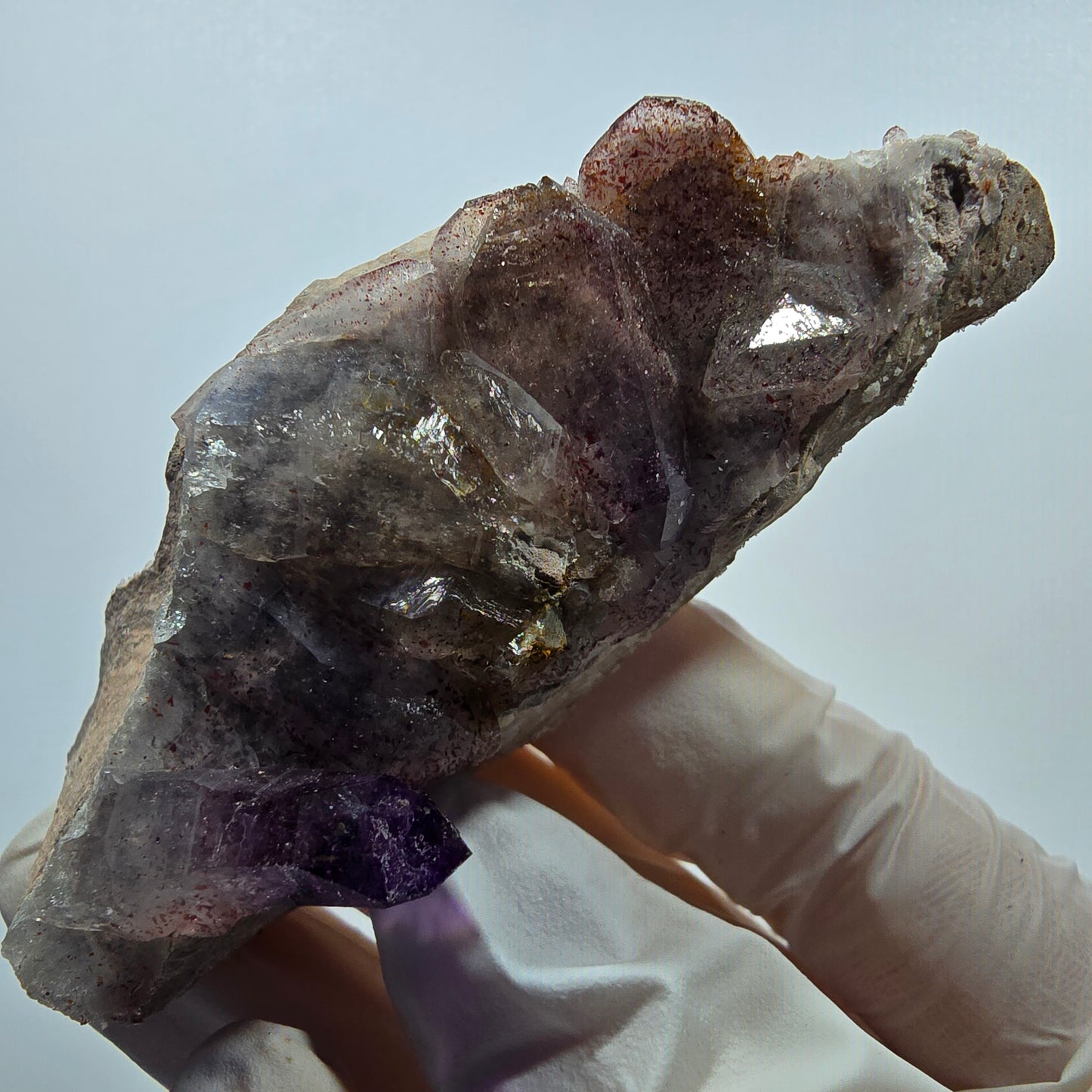 Seltene Phantom Amethyst mit rotem Hämatit auf Matrix Stufe Goboboseb, Namibia 79*30*32mm