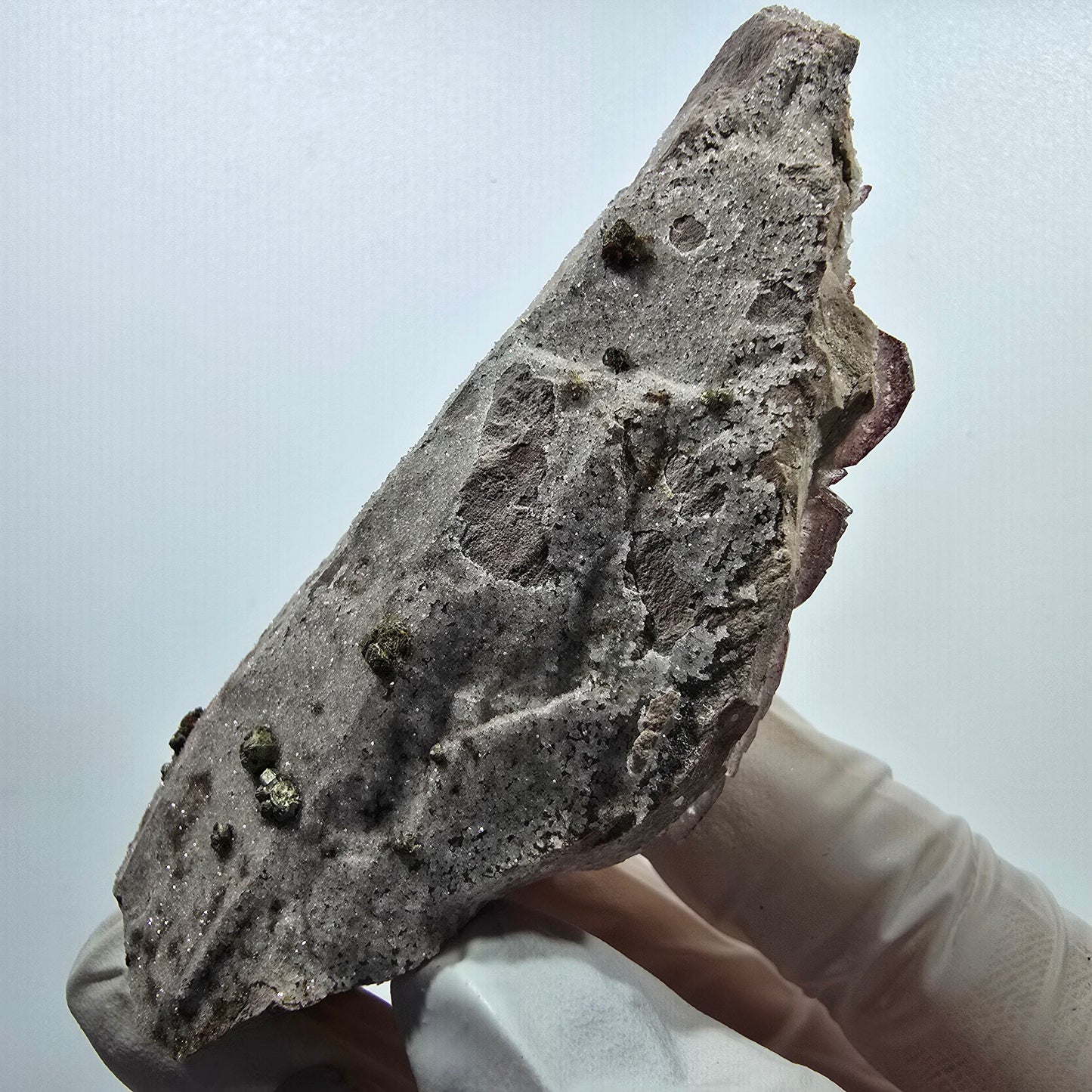 Seltene Phantom Amethyst mit rotem Hämatit auf Matrix Stufe Goboboseb, Namibia 79*30*32mm