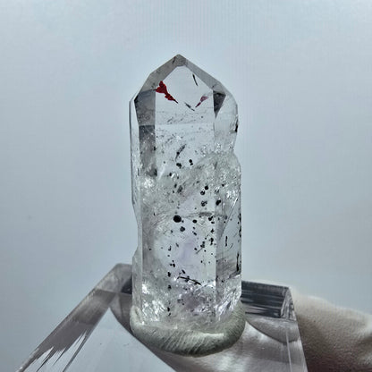 Pointe de quartz lémurien arlequin clair, mine de Streep, Goboboseb, Namibie, 33 x 14 x 10 mm 