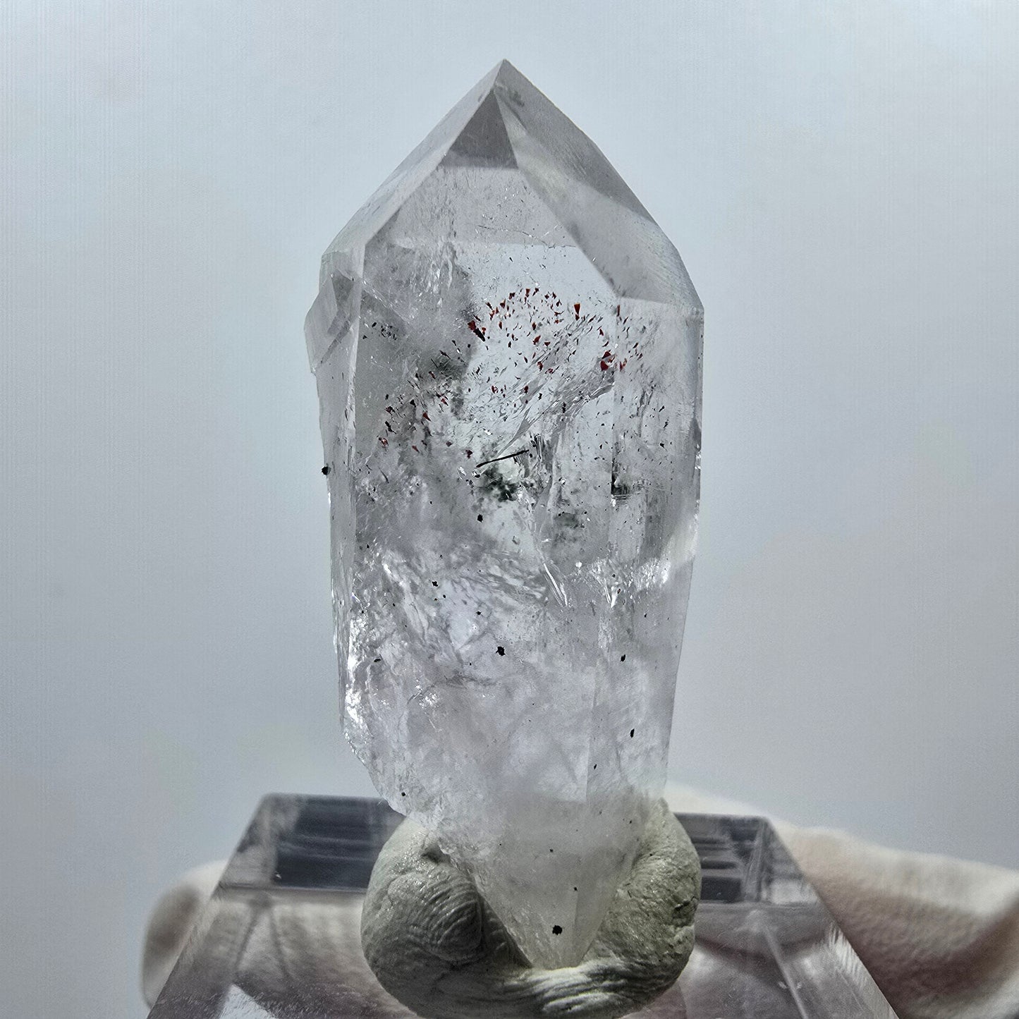 Pointe de quartz fantôme lémurien arlequin, mine de Streep, Goboboseb, Namibie, 37 x 16 x 11 mm 