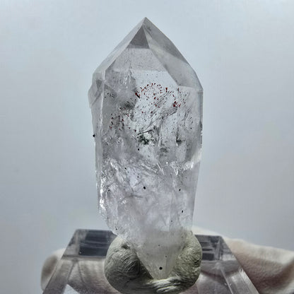 Pointe de quartz fantôme lémurien arlequin, mine de Streep, Goboboseb, Namibie, 37 x 16 x 11 mm 