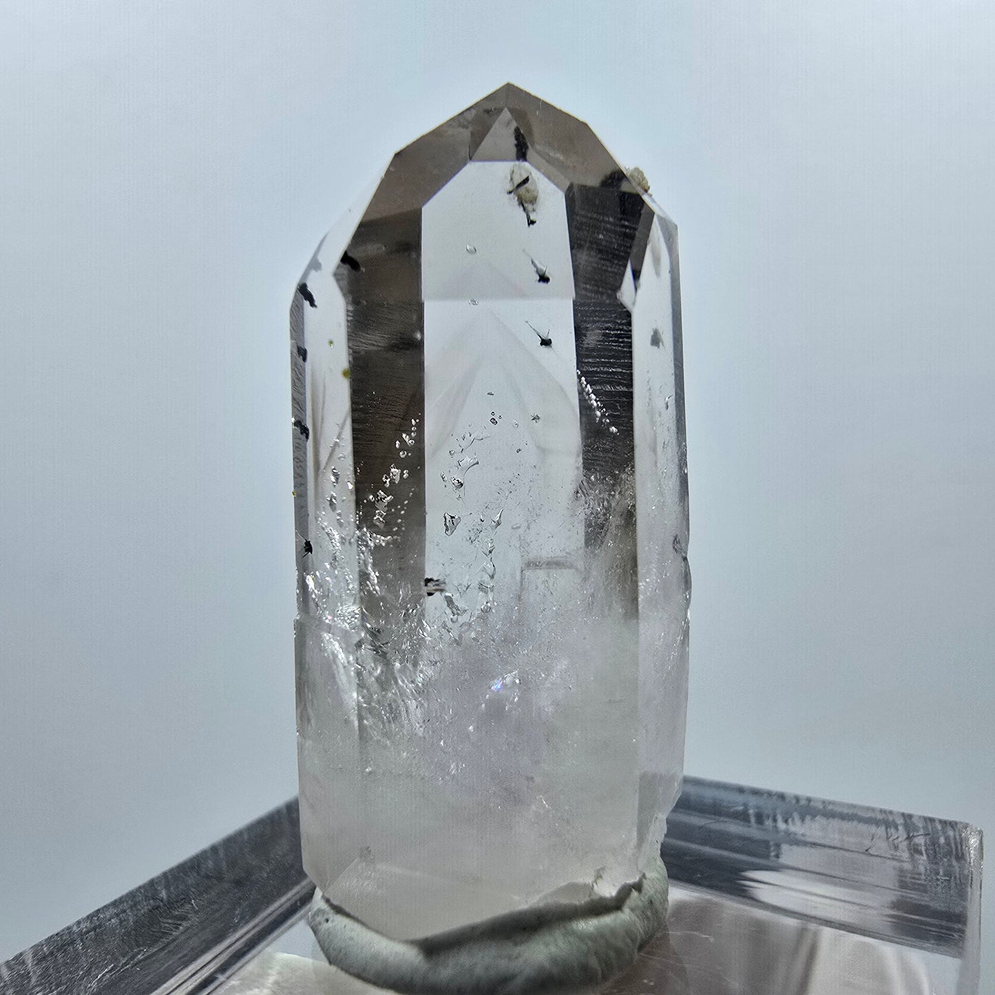Pointe de quartz fantôme lémurien arlequin, mine de Streep, Goboboseb, Namibie, 30 x 15 x 12 mm 