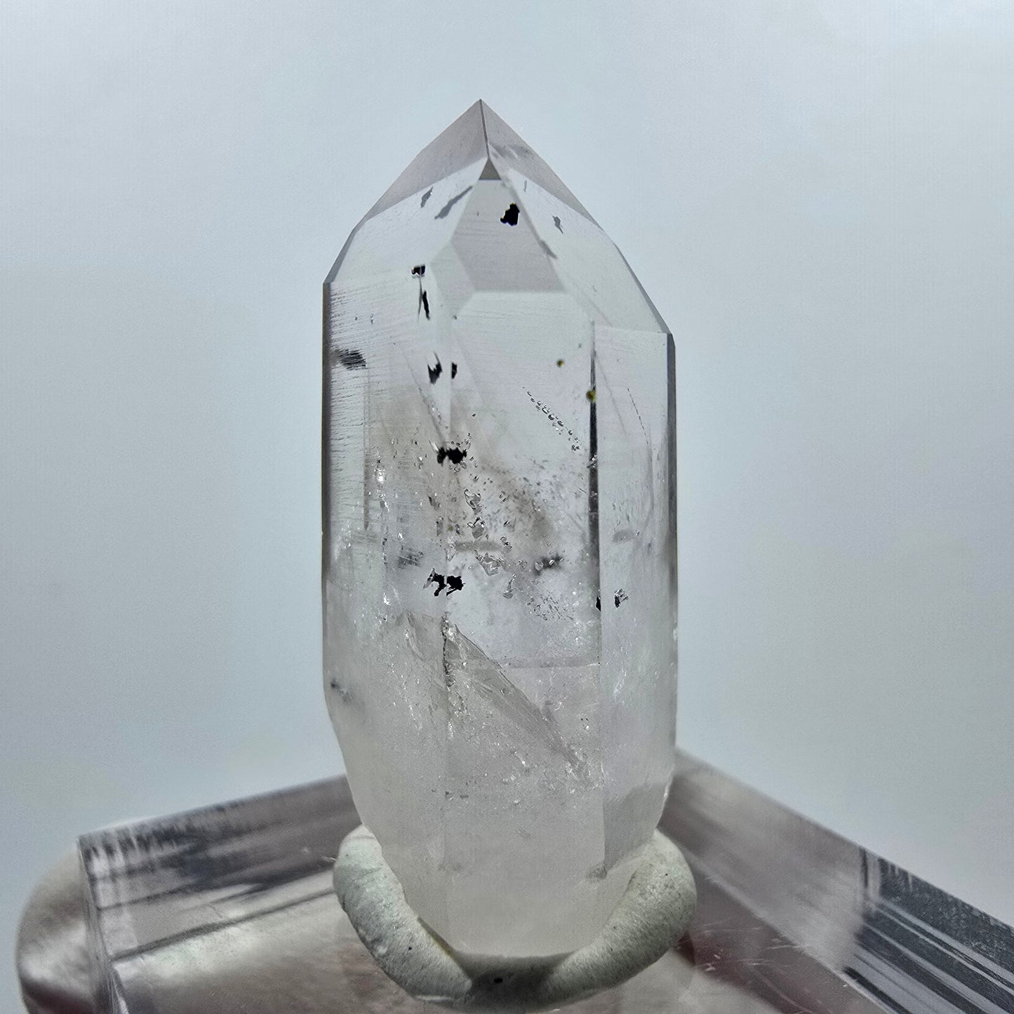 Pointe de quartz fantôme lémurien arlequin, mine de Streep, Goboboseb, Namibie, 30 x 15 x 12 mm 