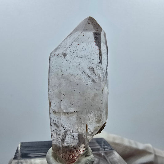 Pointe double en quartz squelette arlequin de Goboboseb, Namibie 38*16*10 mm 