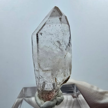 Pointe double en quartz squelette arlequin de Goboboseb, Namibie 38*16*10 mm 