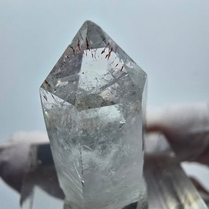 Klare Harlekin Phantom Quarz Spitze Streep Mine Goboboseb, Namibia 26*13*13mm