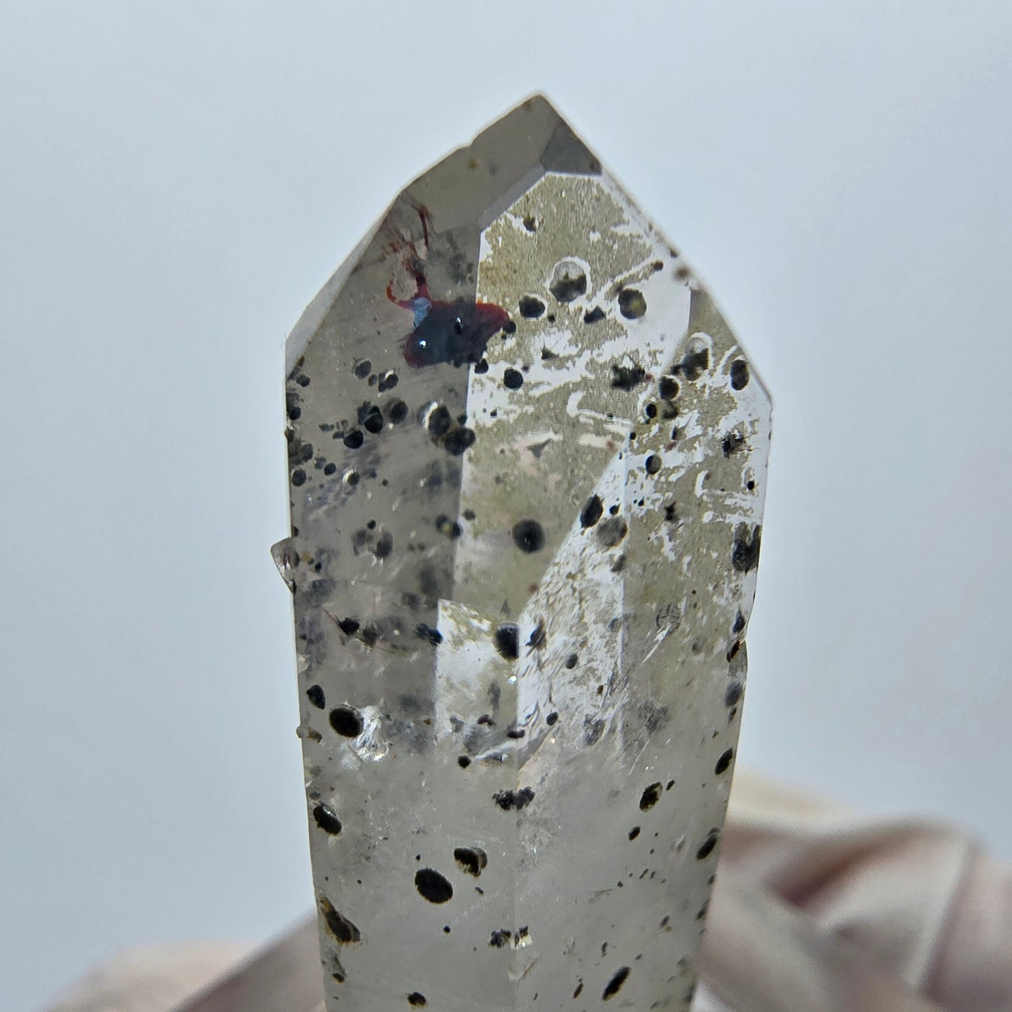 Klare Harlekin Hämatit Quarz Spitze Streep Mine Goboboseb, Namibia 34*12*9mm