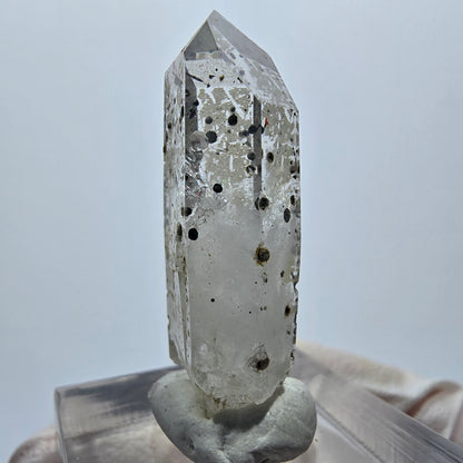 Klare Harlekin Hämatit Quarz Spitze Streep Mine Goboboseb, Namibia 34*12*9mm