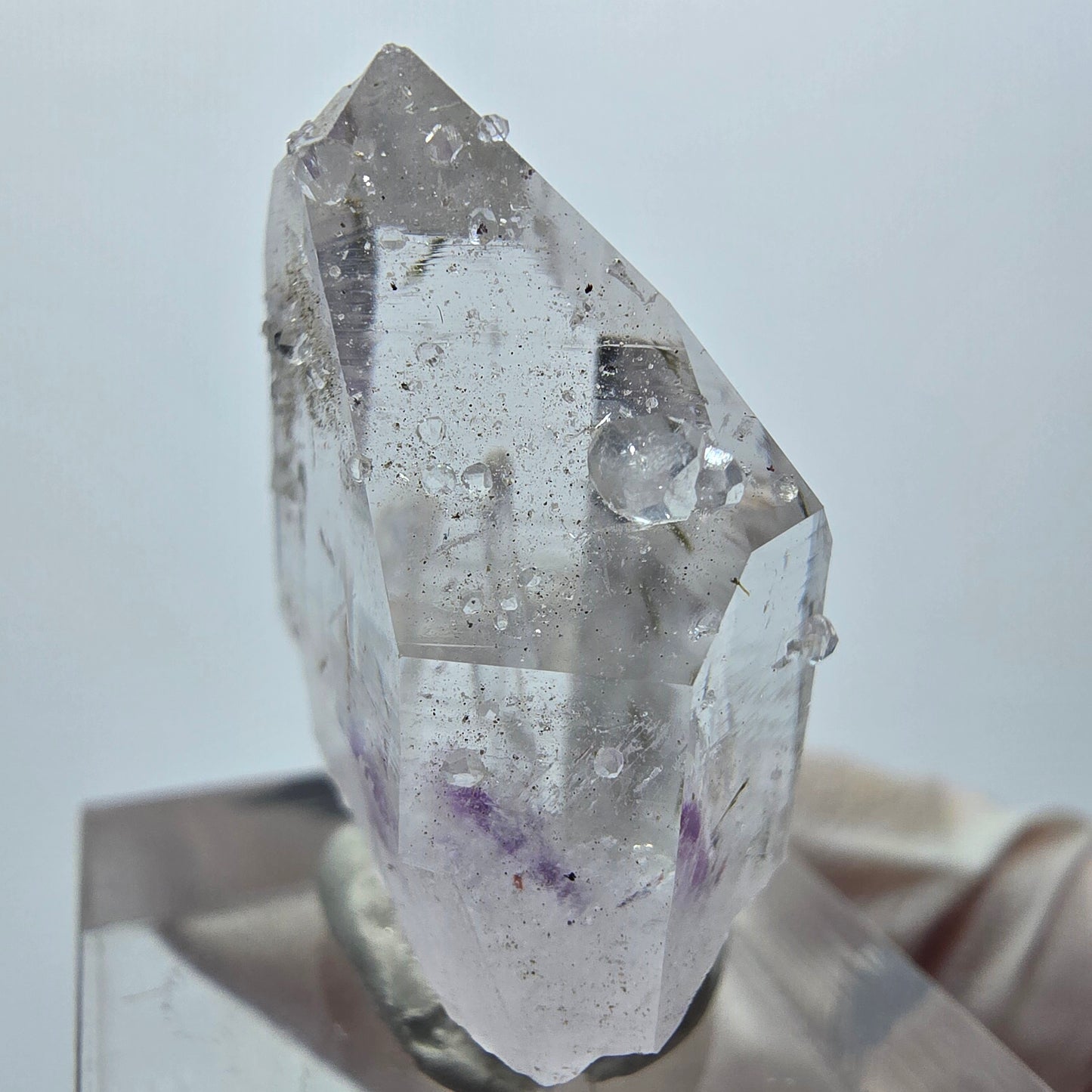 Harlekin Lemurian Phantom Amethyst mit Analcim Streep Mine Goboboseb, Namibia 32*23*12mm