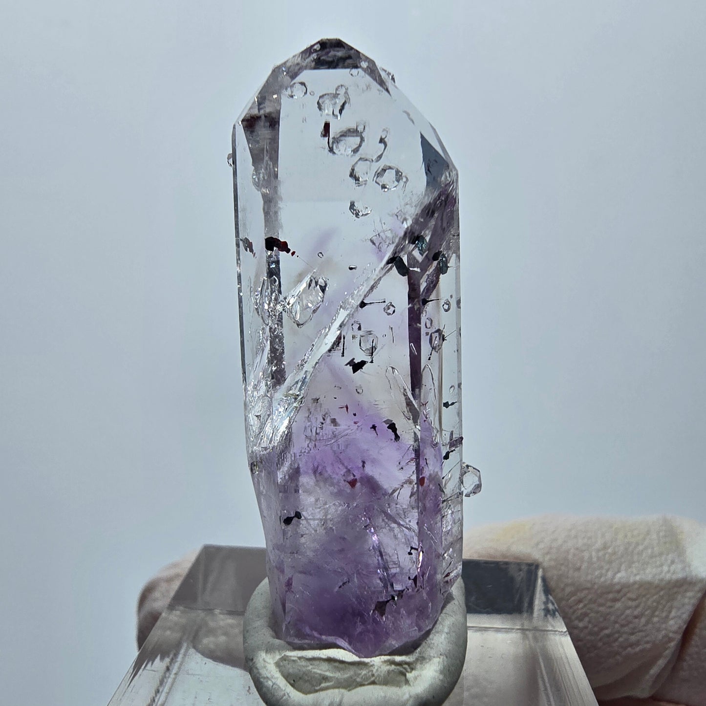 Harlekin Lemurian Phantom Amethyst mit Analcim Streep Mine Goboboseb, Namibia 39*15*10mm