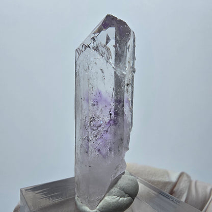 Harlekin Lemurian Phantom Amethyst mit Analcim Streep Mine Goboboseb, Namibia 39*12*10mm