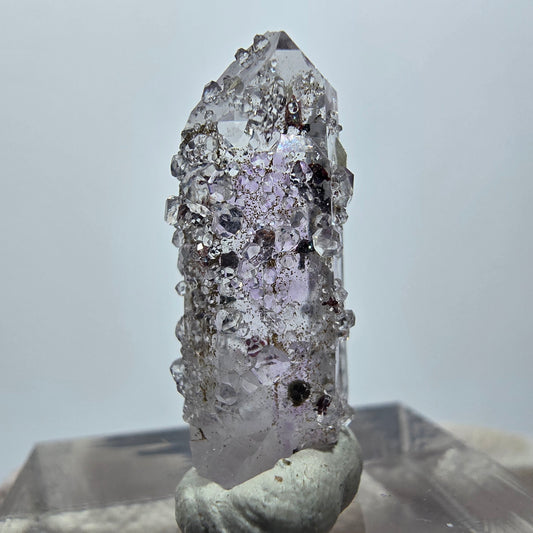Harlekin Phantom Amethyst mit Analcim Streep Mine Goboboseb, Namibia 23*9*9mm