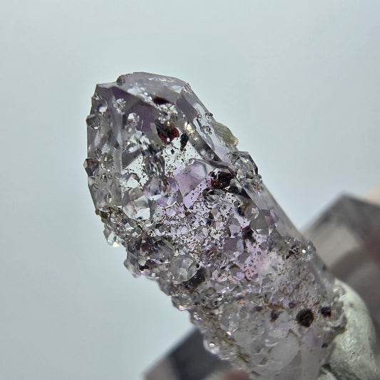 Harlekin Phantom Amethyst mit Analcim Streep Mine Goboboseb, Namibia 23*9*9mm